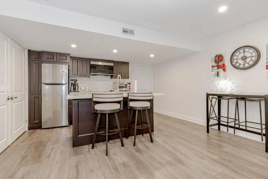 Luxury Basement Apartment In Oakville Exterior photo