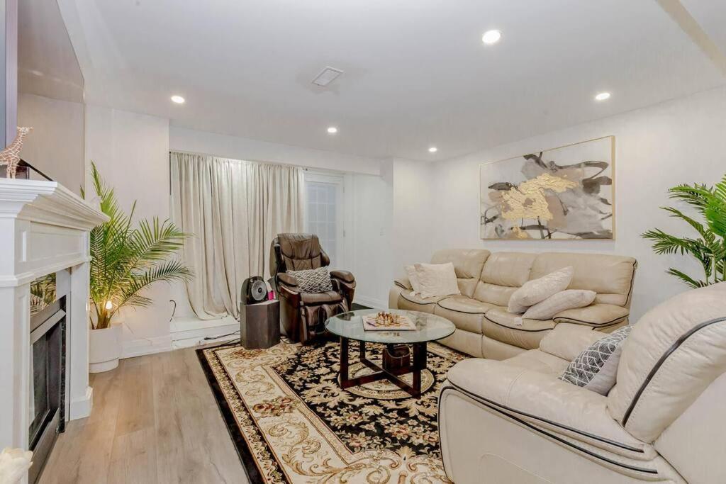Luxury Basement Apartment In Oakville Exterior photo