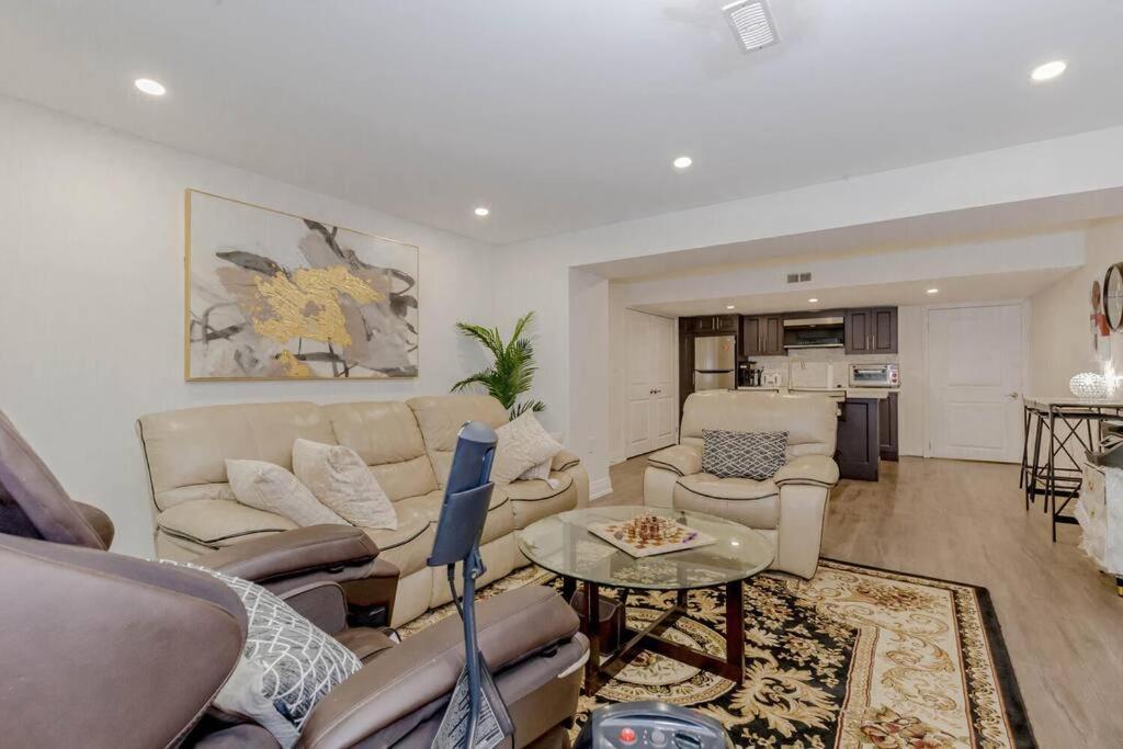 Luxury Basement Apartment In Oakville Exterior photo