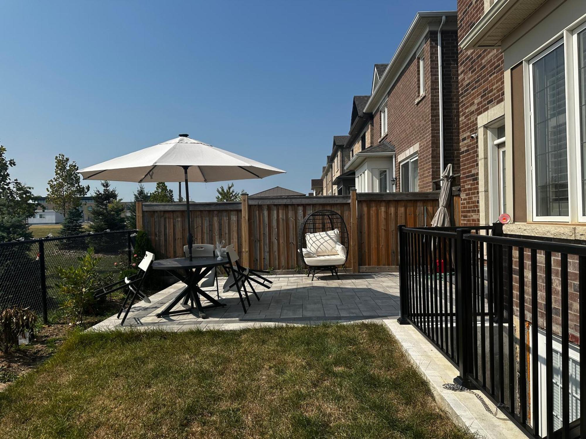Luxury Basement Apartment In Oakville Exterior photo